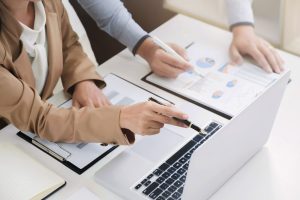 business-colleagues-start-up-analyzing-valuation-investment (1)